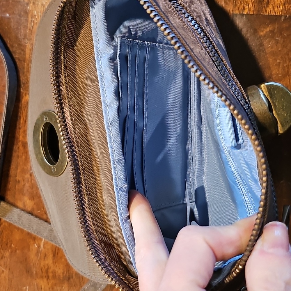 Baggallini Crossbody Purse - Picture 3 of 7